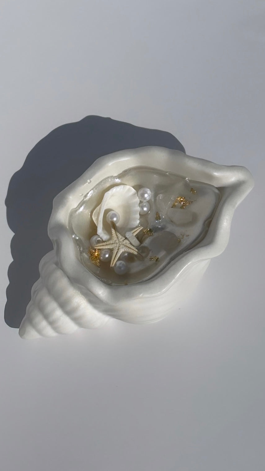 Shimmery Shell Shaped Candle ( Oud Valley Fragrance ) in Eid box