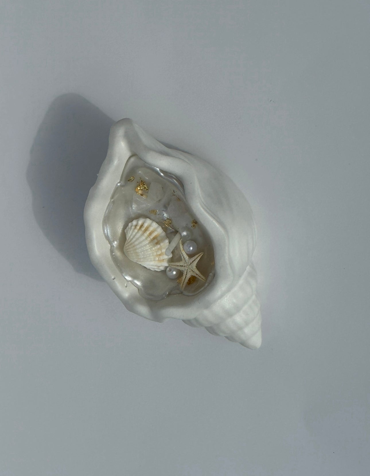 Shimmery Shell Shaped Candle ( Oud Valley Fragrance ) in Eid box