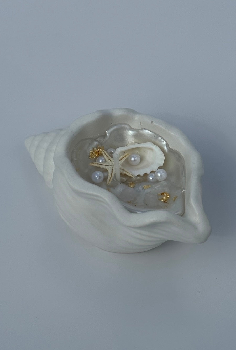 Shimmery Shell Shaped Candle ( Oud Valley Fragrance ) in Eid box