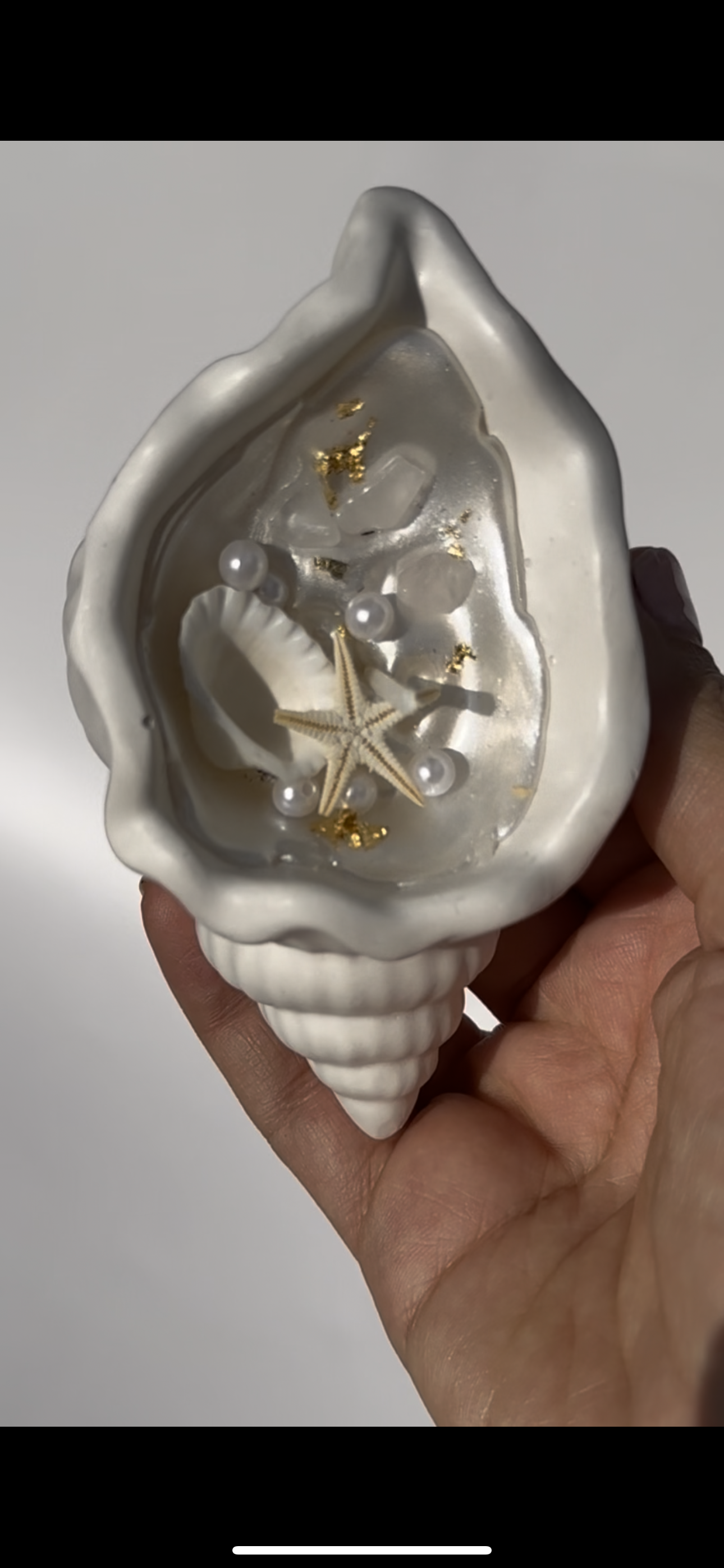 Shimmery Shell Shaped Candle ( Oud Valley Fragrance ) in Eid box