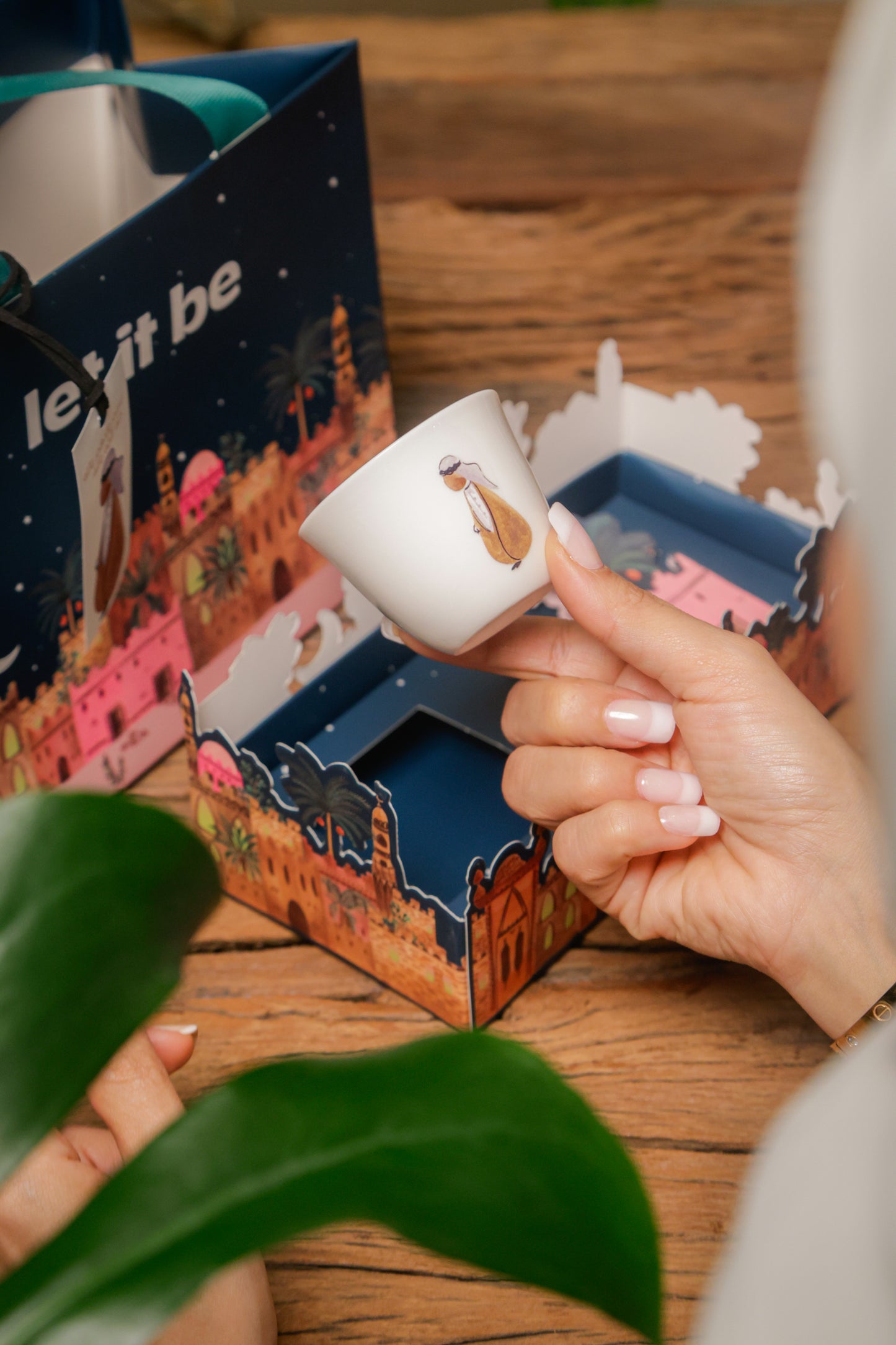 Bisht Gift Box of Gahwa Cup  - Bisht - 22 AED X 6 Bags