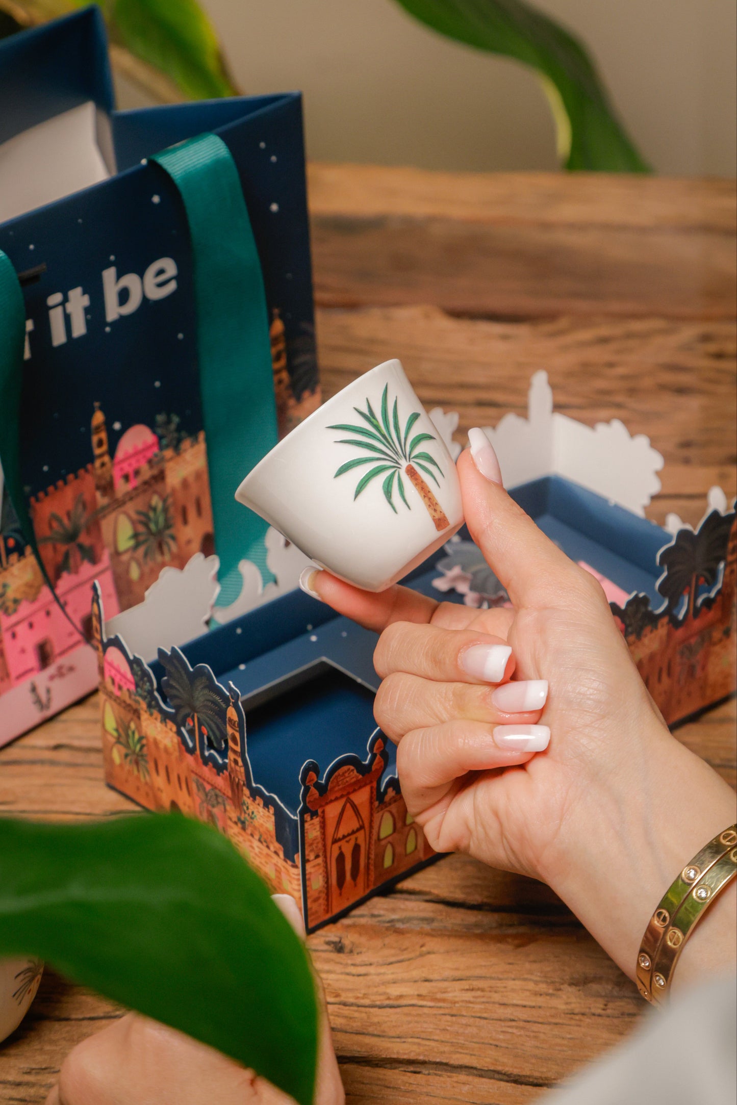 Ramadan Gift Box of Gahwa Cup - Palm - 25 AED X 6 Bags